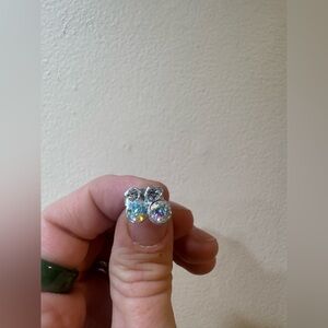 2 Pairs of Shiny Studs